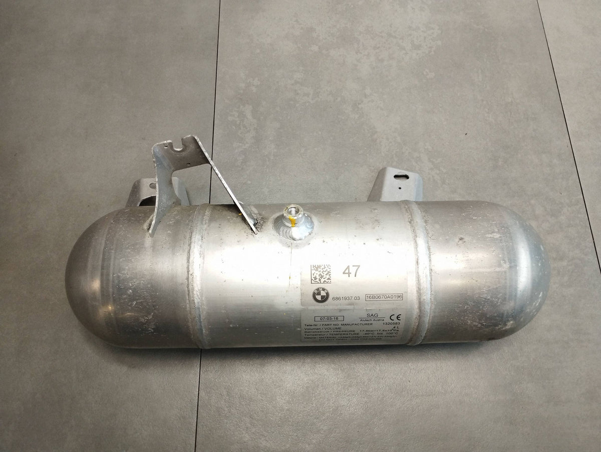 BMW 7 G11 Pressure tank 6861937