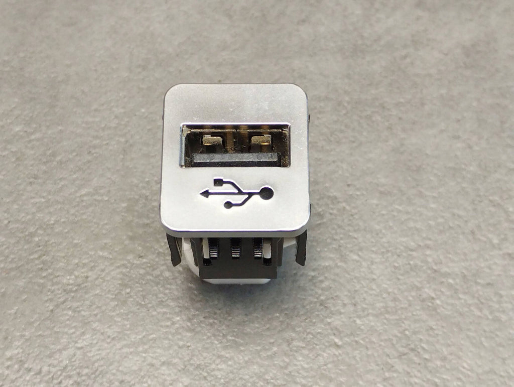 BMW 7 G11 USB PORT 9368857