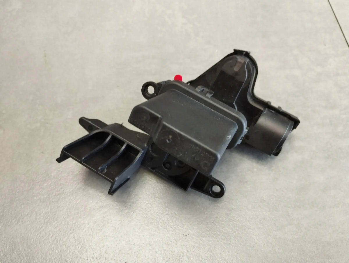 BMW 7 G11 VOLTAGE DISTRIBUTOR 933983502