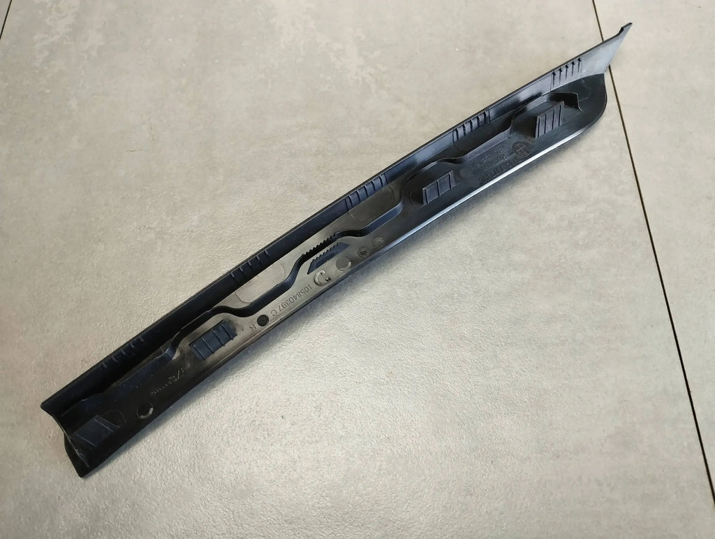 BMW 7 G11 WINDOW COVER RIGHT REAR 7377302