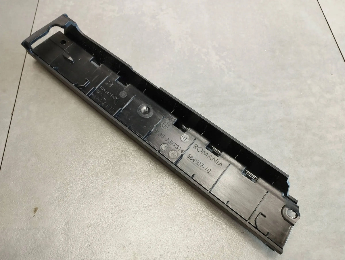 BMW 7 G11 WINDOW STRIP RIGHT REAR 7377314