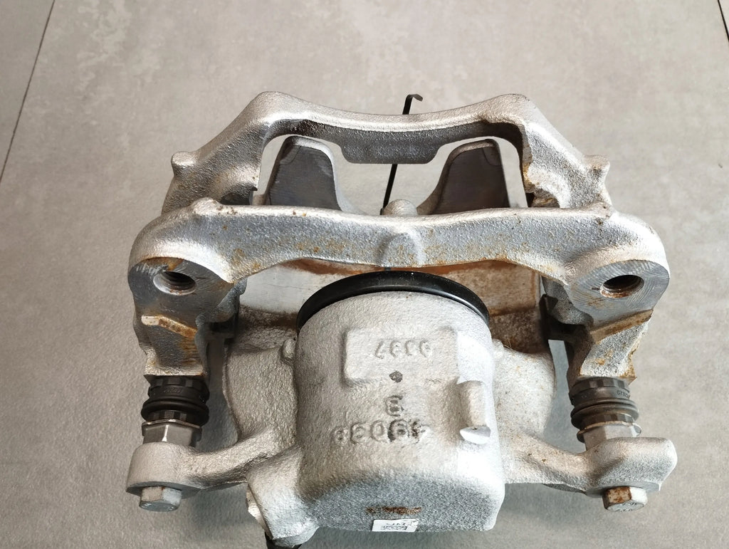 BMW X1 F48 CLAMP RIGHT FRONT 6860266