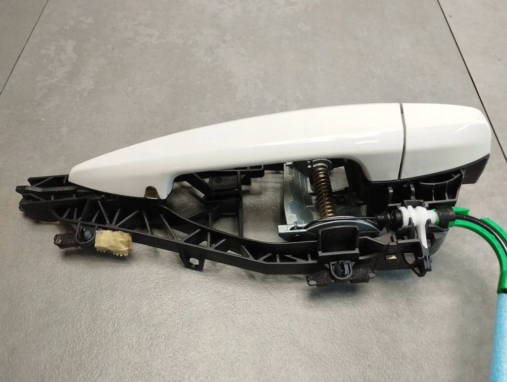 BMW X1 F48 HANDLE LEFT REAR A300 7401209