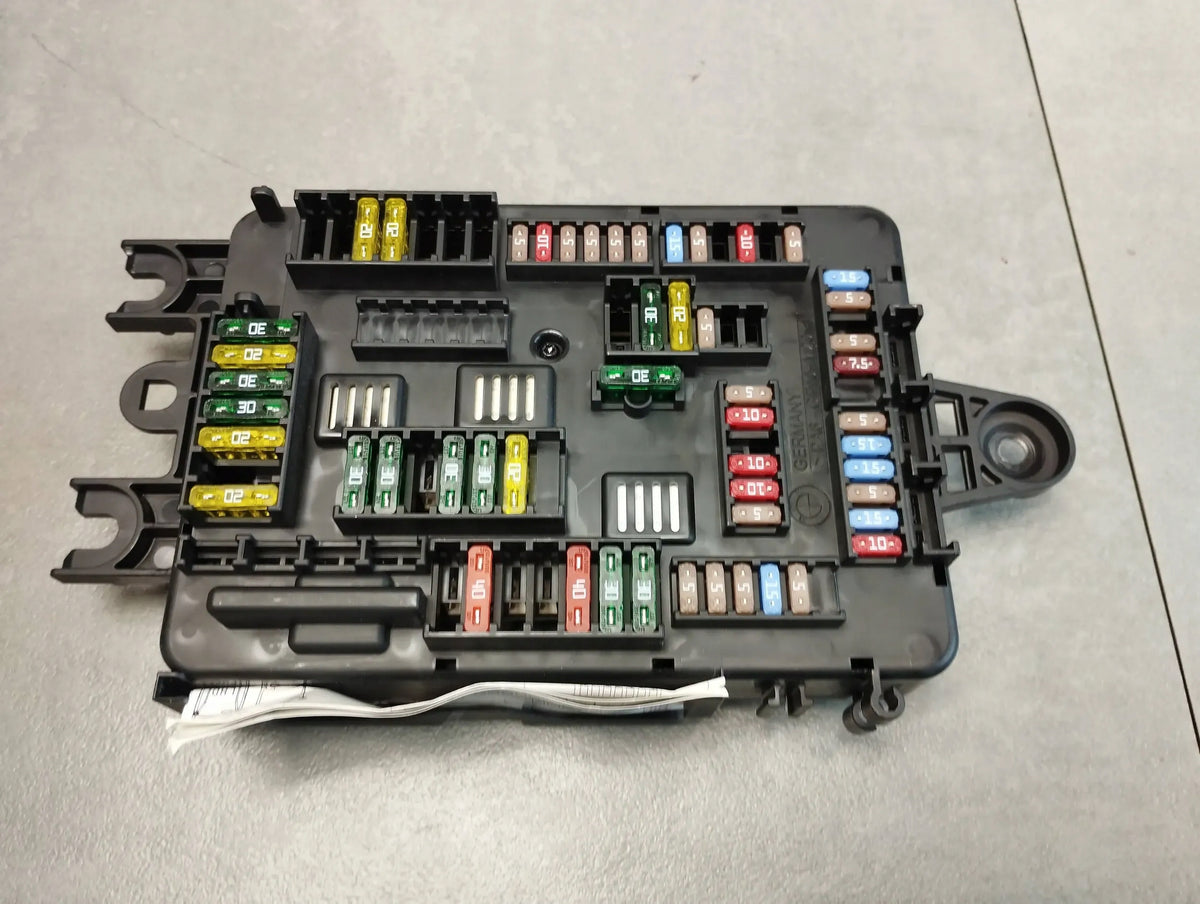 BMW X5 F15 FUSE BOX 9316569