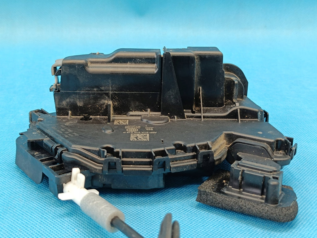CUPRA LEON COMBI 2,0 TFSI 221KW 2023 R DOOR LOCK RIGHT REAR 5TA839016P