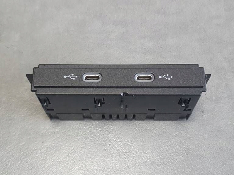 Cupra Formentor USB 5NA035736 port