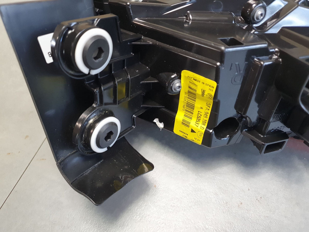 Cupra Leon IV KOMBI Rear Peacock Lamp 5FA945208D