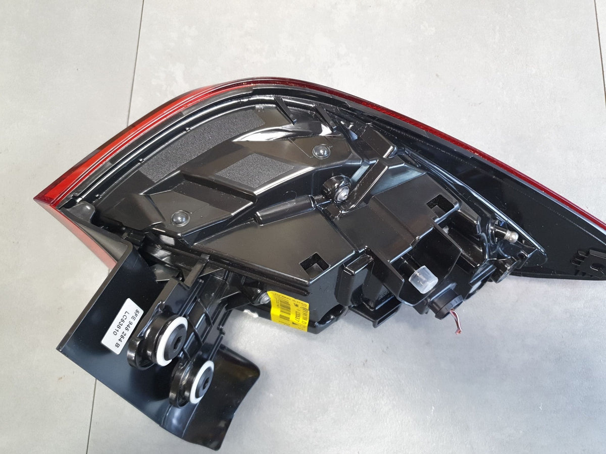 Cupra Leon IV KOMBI Rear Peacock Lamp 5FA945208D