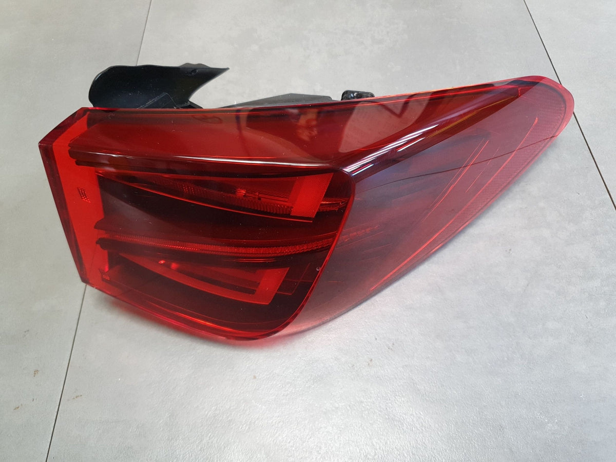 Cupra Leon IV KOMBI Rear Peacock Lamp 5FA945208D