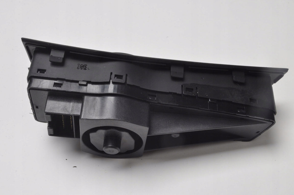 HYUNDAI I40 LIGHT SWITCH 93300-3Z970