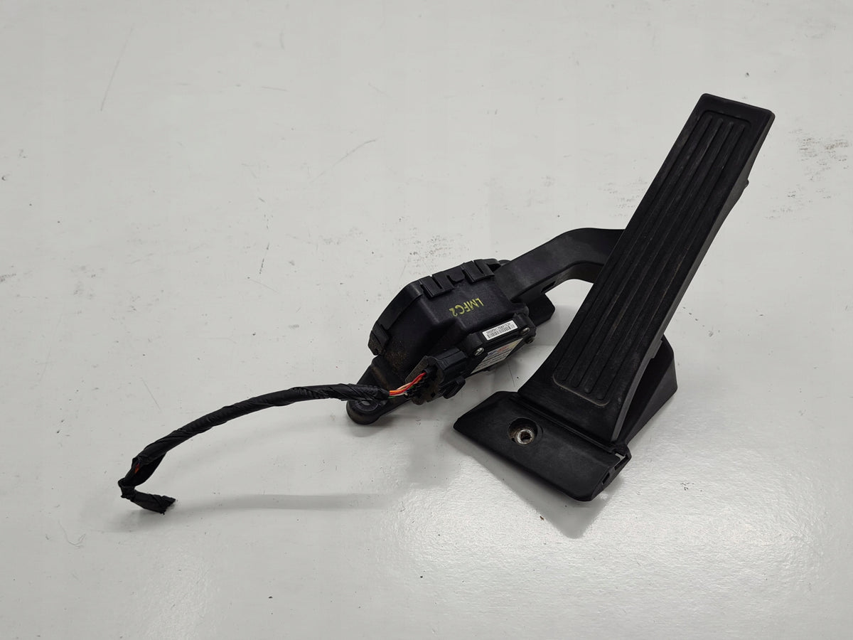HYUNDAI IX35 GAS PEDAL 32700-2S100