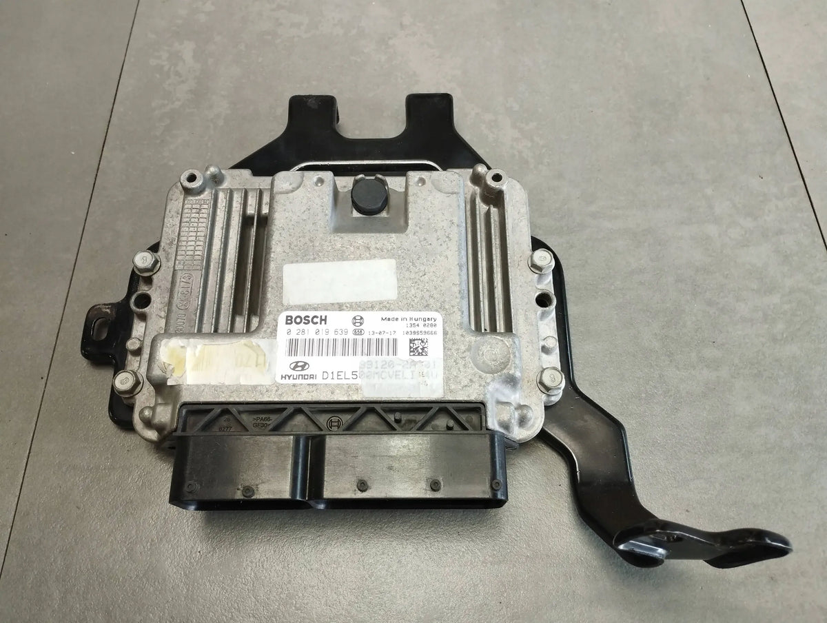 Hyundai ix35 1.7 CRDI ENGINE COMPUTER 0281019639