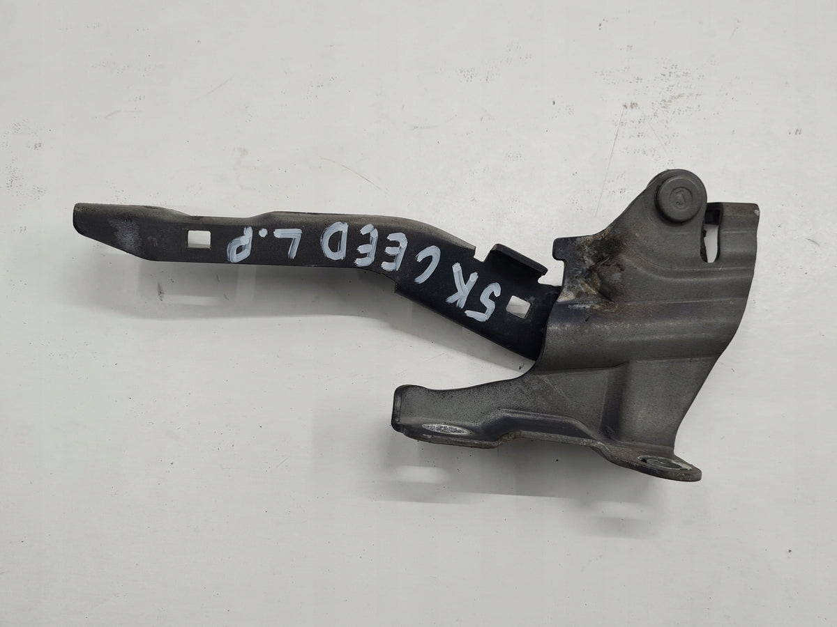 KIA PROCEED AND MASK HINGE LEFT 5K