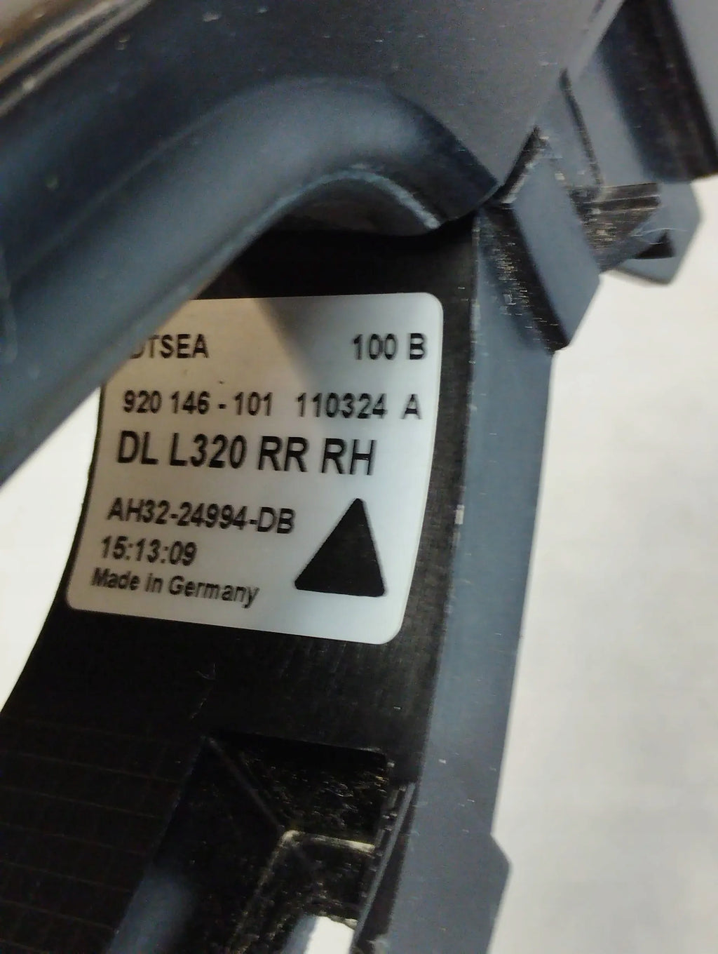 Land Rover Range Rover Sport L320 HANDLE RIGHT REAR 820
