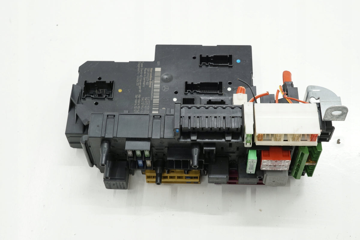 MERCEDES W172 SLK SAM Control Module Unit 1729060105