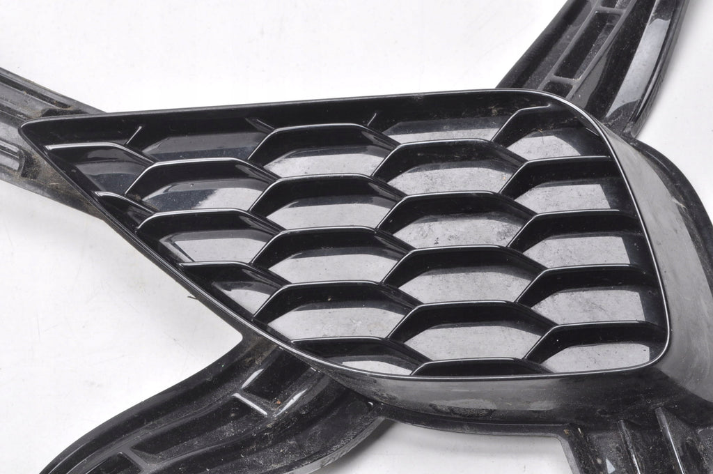MG ZS FRAME HALOGEN BUMPER GRILLE LEFT 10699381
