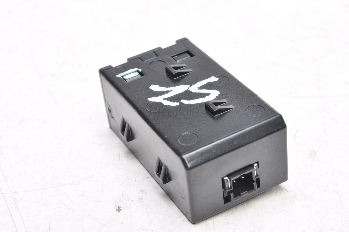 MG ZS SOCKET PORT INPUT USB 11060959 2024R LIFT