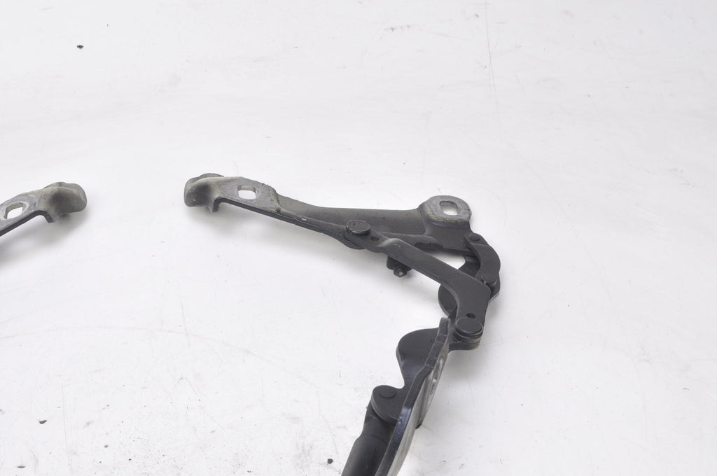 MINI R56 MASK HINGE COMPT