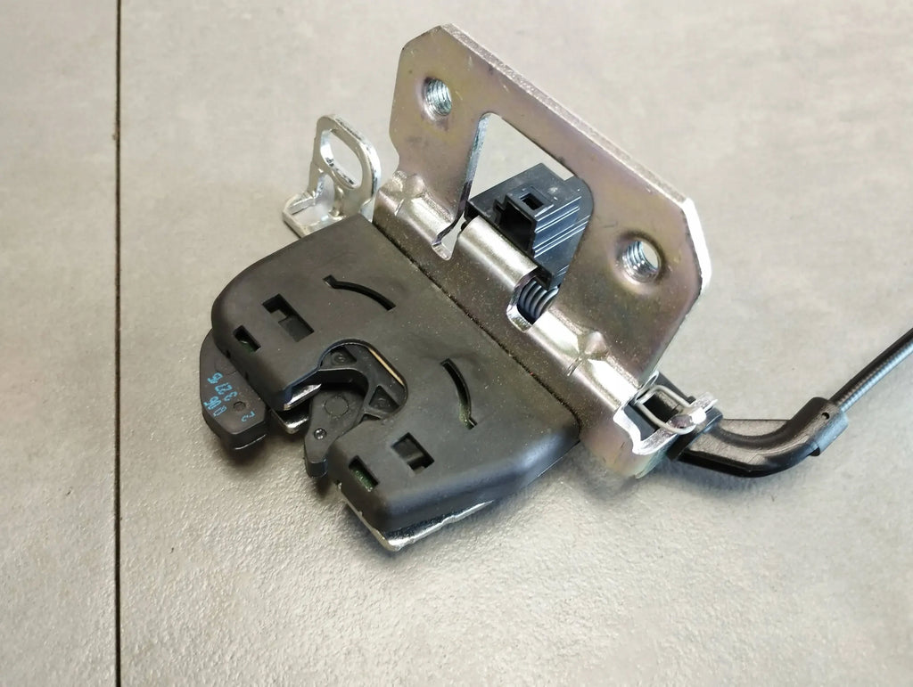 Mercedes-Benz CLS C218 COUCH BACK LATCH A2129200172