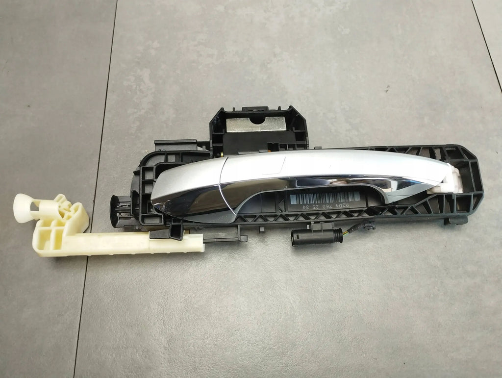 Mercedes-Benz CLS C218 HANDLE LEFT REAR KEYLESS 775