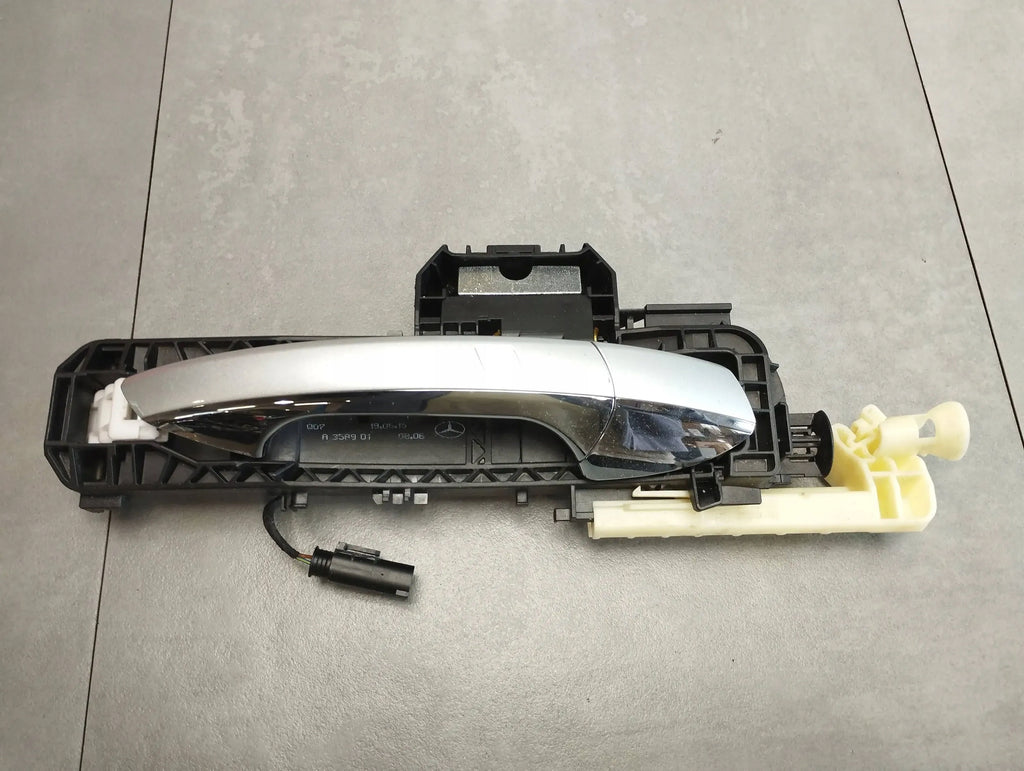 Mercedes-Benz CLS C218 HANDLE RIGHT REAR KEYLESS 775