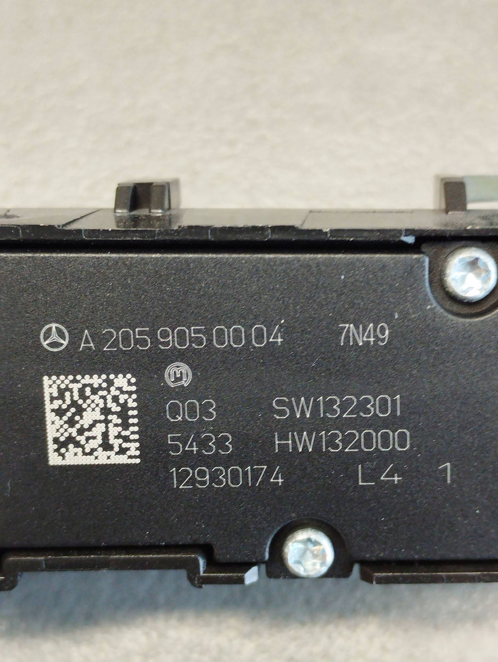 Mercedes-Benz GLC X253 SEAT HEATING SWITCH LEFT A2059050004