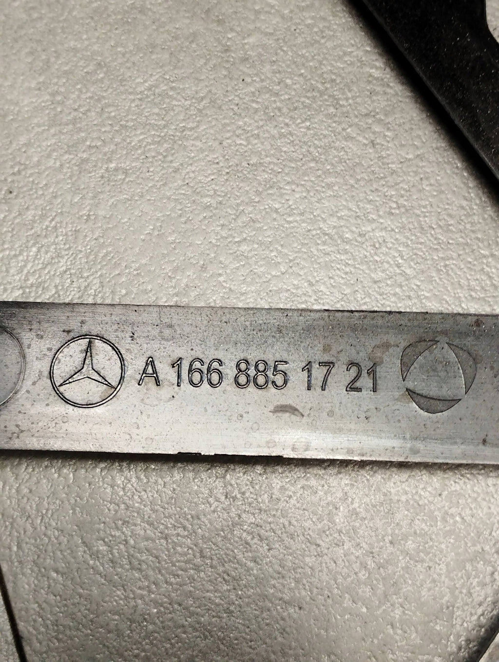 Mercedes-Benz GLE W166 BUMPER SLIDE LEFT REAR A1668851721