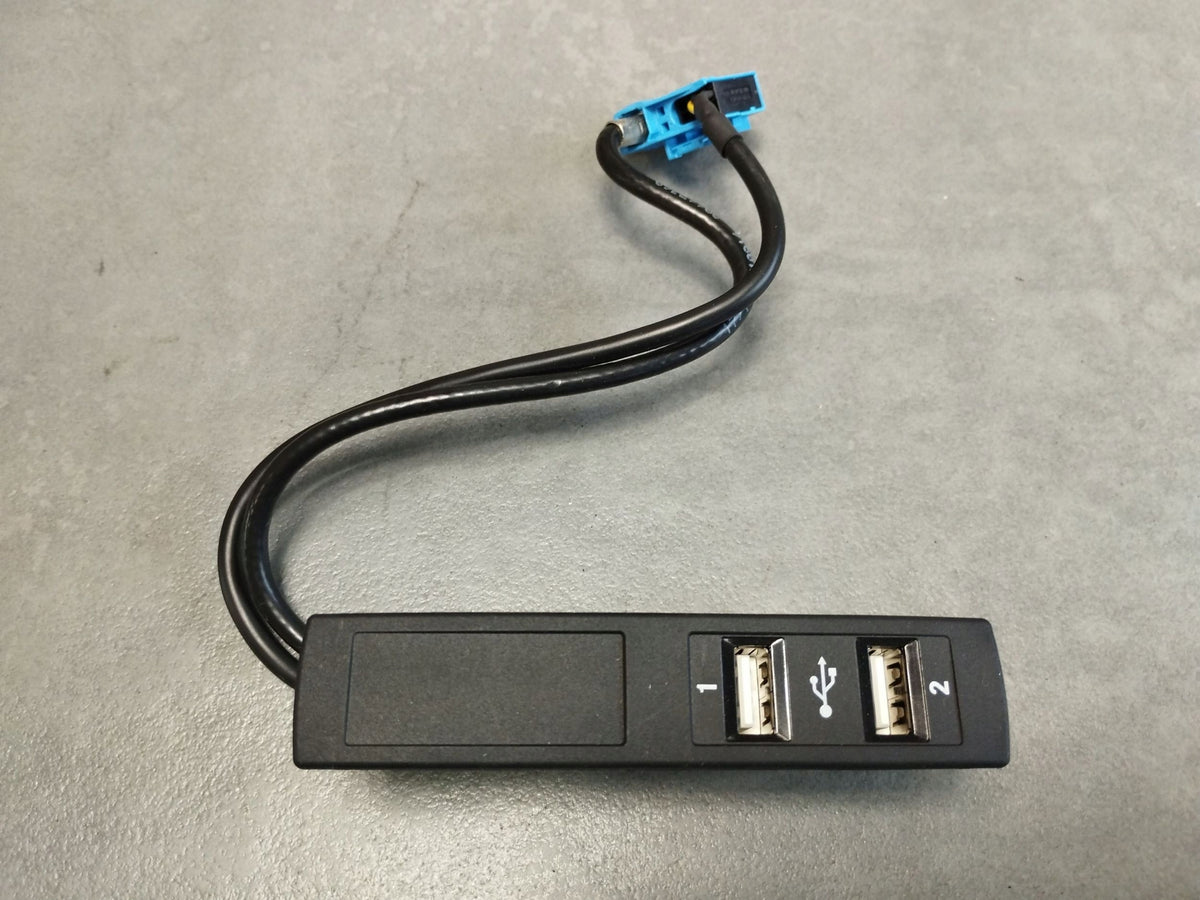 Mercedes-Benz S W222 2014 USB A2228200915 CONNECTOR