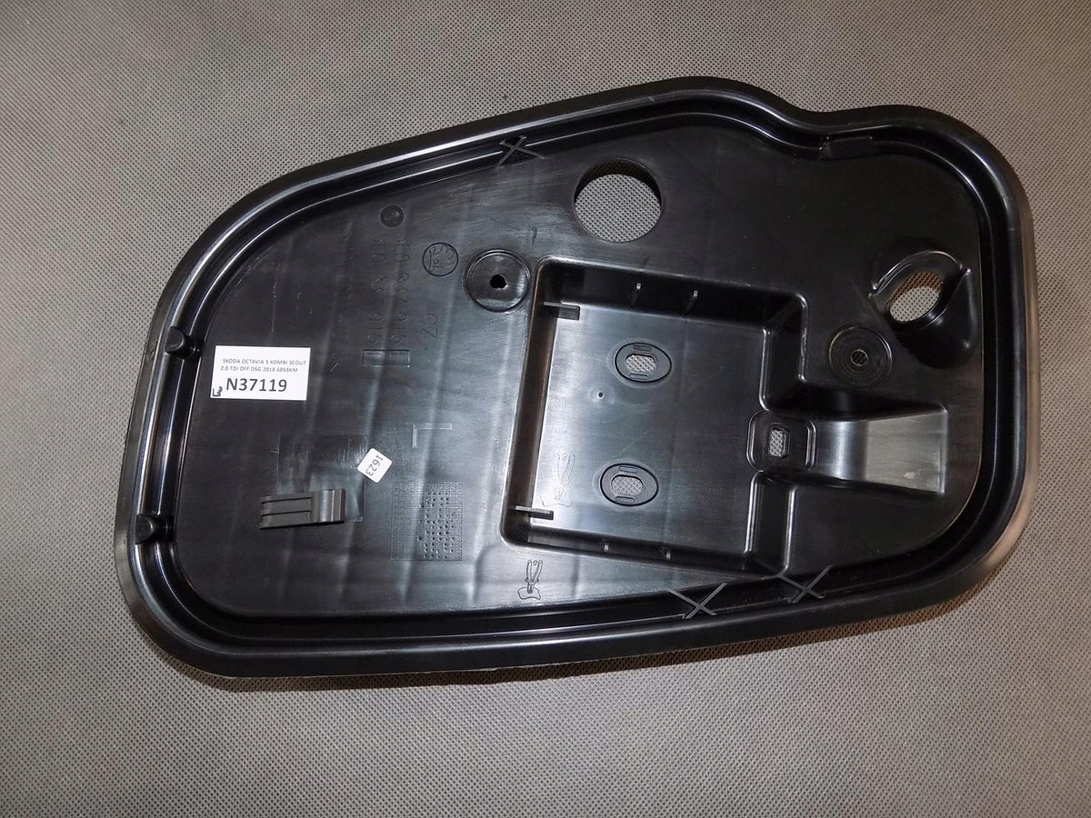 OCTAVIA 3 DOOR CAP LEFT FRONT 5E0837915E