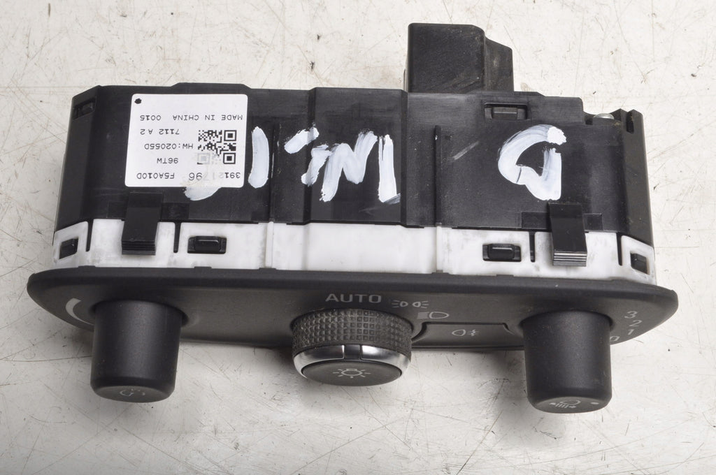 OPEL INSIGNIA B LIGHT SWITCH 39121796