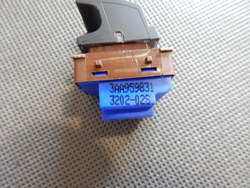 PASSAT B7 BOOT OPENING SWITCH 3AA959831