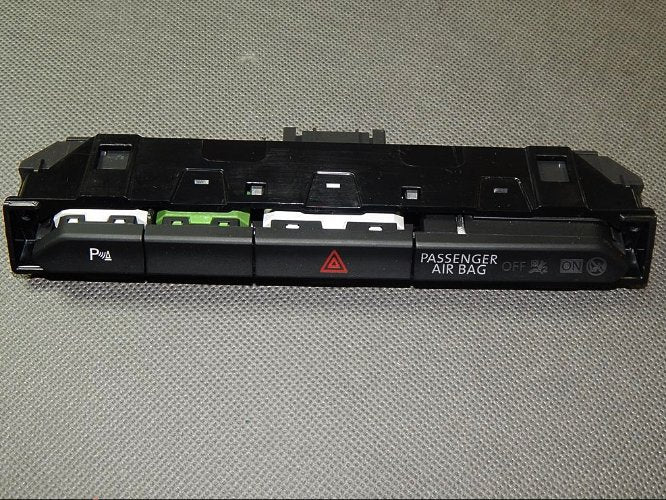 PASSAT B8 PANEL EMERGENCY SWITCH 3G1853770A