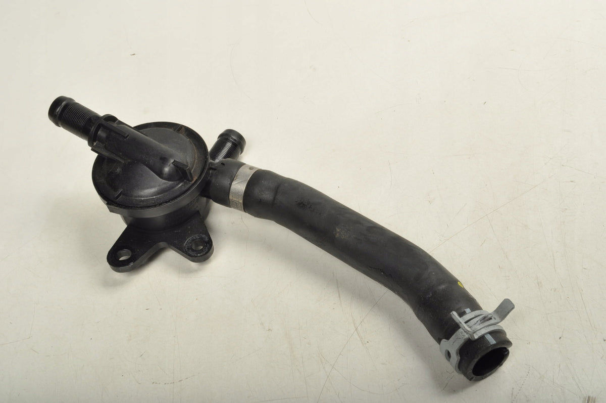 PIPE WATER HOSE PUMP VOLVO XC90 II 31368325