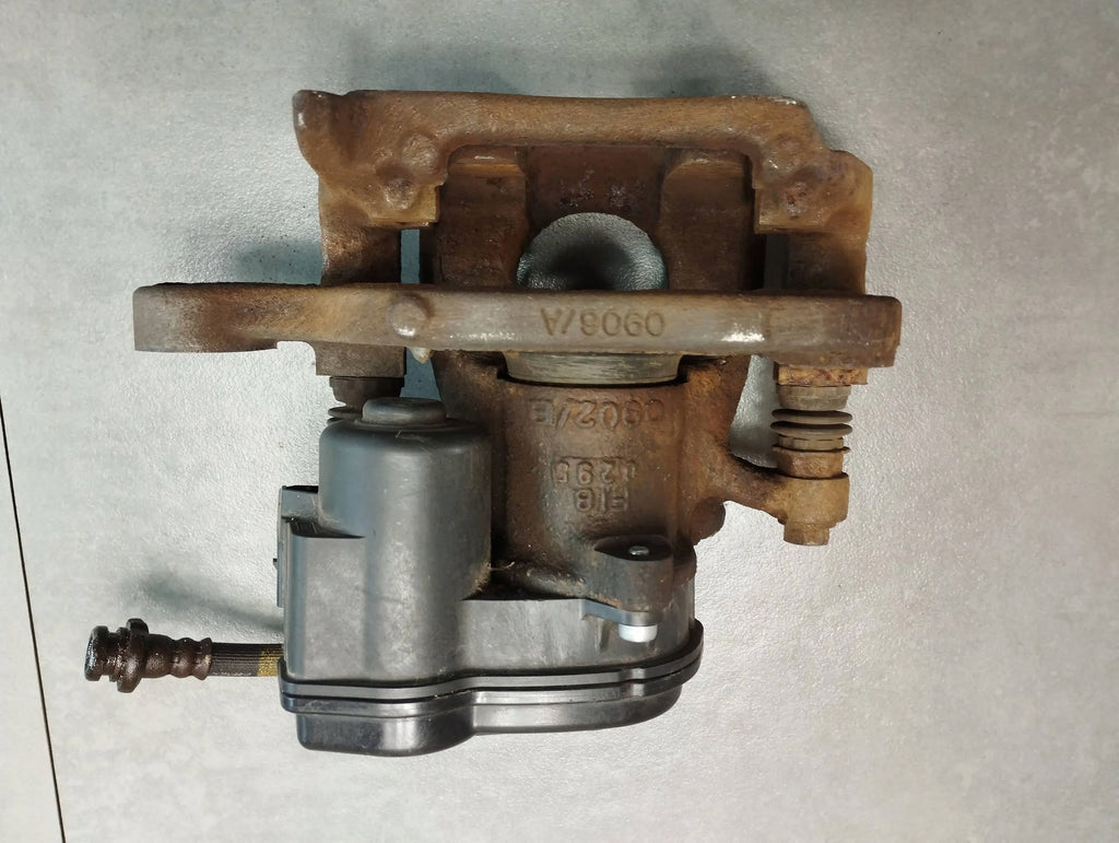 Renault Kadjar CLAMP LEFT REAR