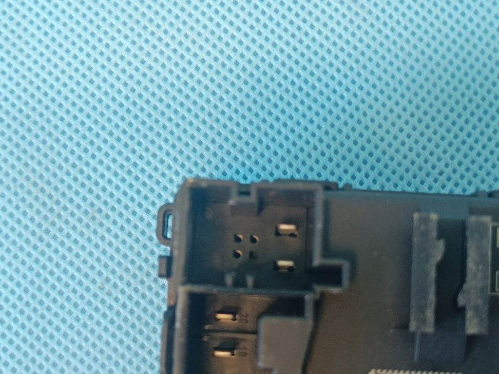 SEAT LEON 4 IV FR COMBI 2.0 TDI 2021 R DOOR CONTROLLER MODULE RIGHT FRONT