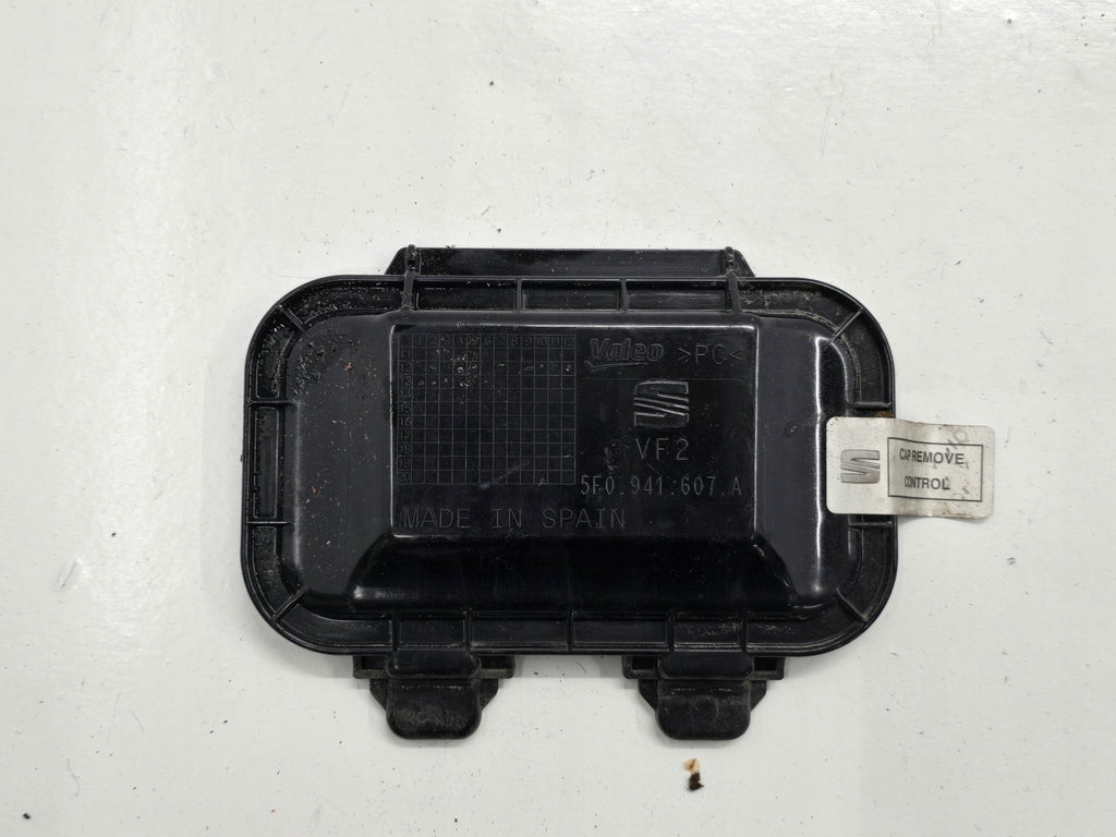 SEAT LEON III 13R LAMP CAP LEFT RIGHT FRONT 5F0941607A