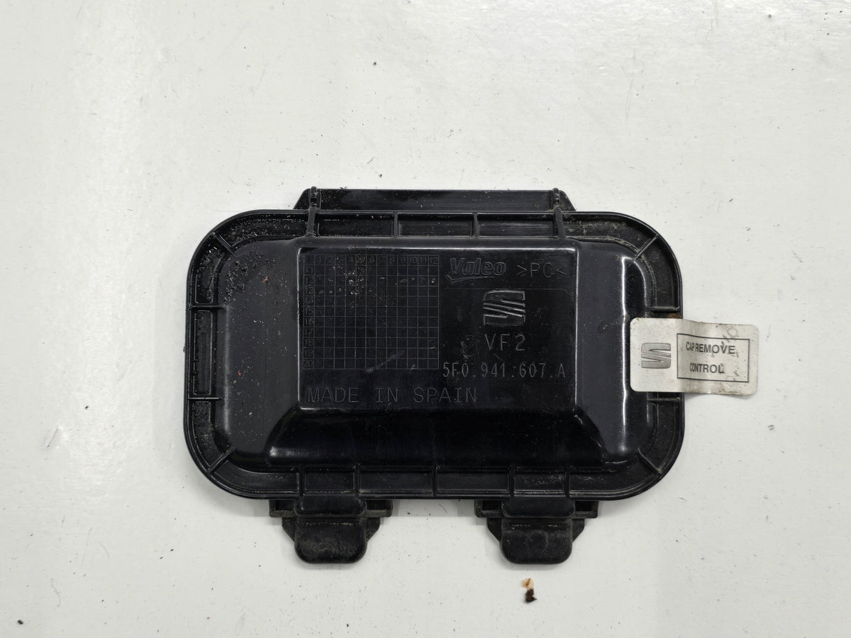 SEAT LEON III 13R LAMP CAP LEFT RIGHT FRONT 5F0941607A