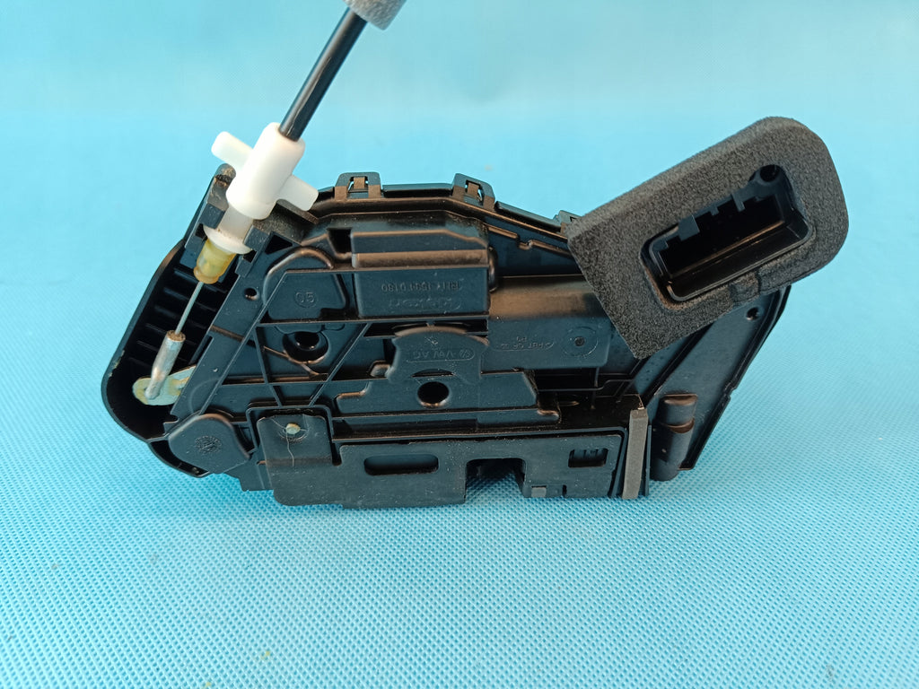 SKODA KAROQ 1,5 TSI 110KW 2020 R DOOR LOCK RIGHT FRONT 5TB837016B