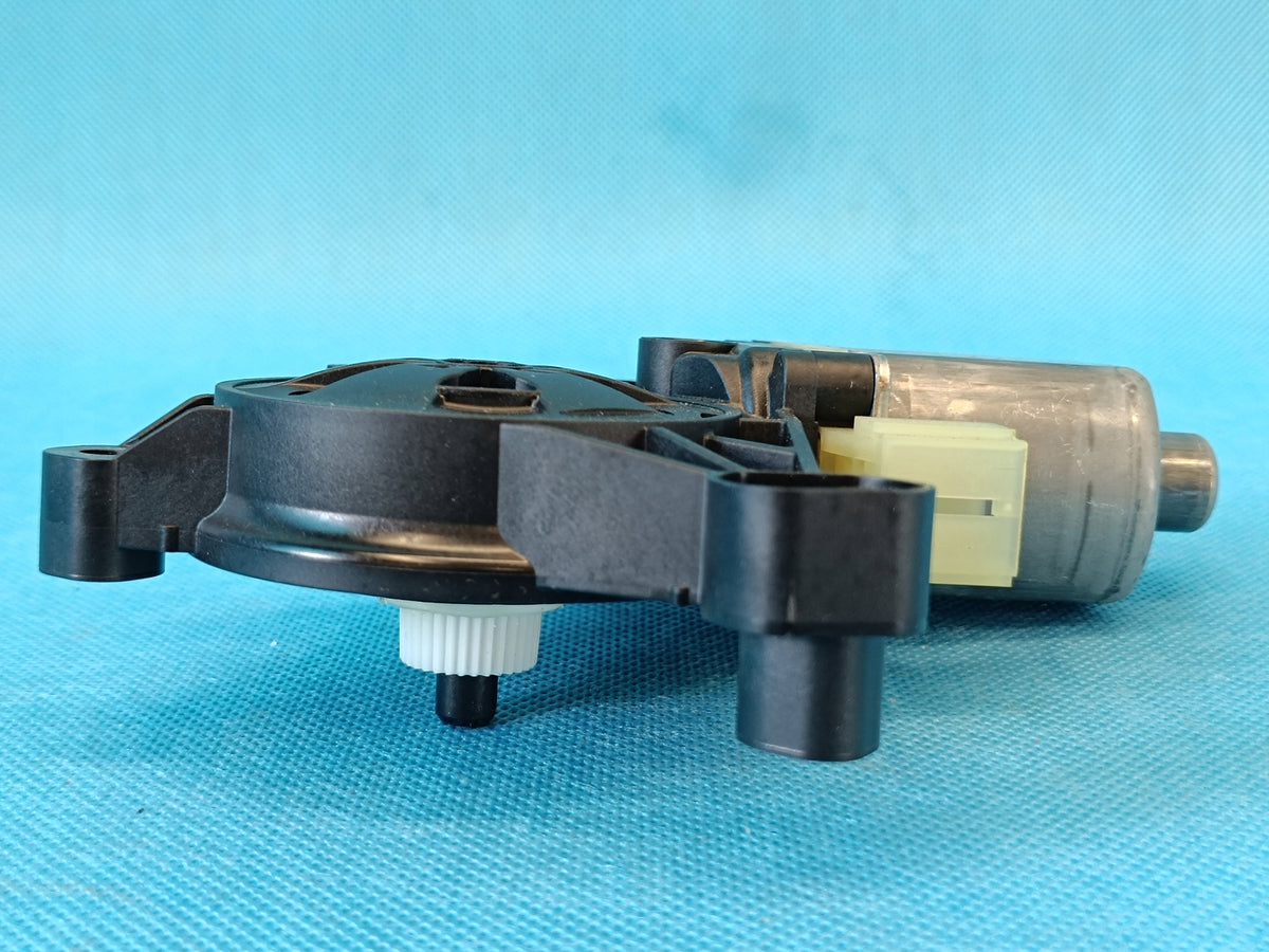 SKODA OCTAVIA IV 2023 R WINDOW LIFTER MOTOR RIGHT FRONT 5Q0959802A