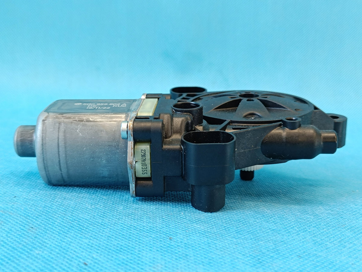 SKODA OCTAVIA IV 2023 R WINDOW LIFTER MOTOR RIGHT FRONT 5Q0959802A