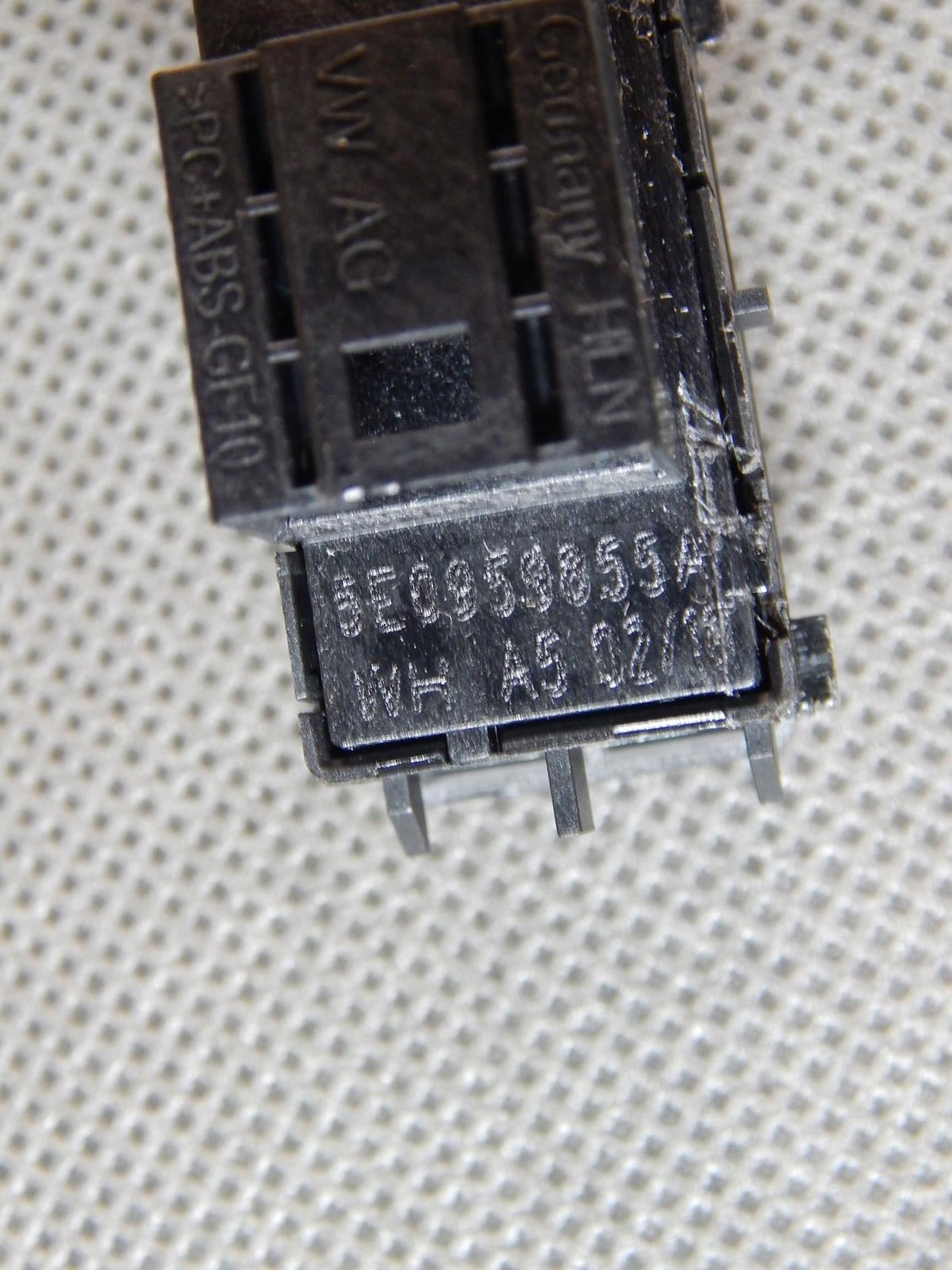 SKODA OCTAVIA WINDOW SWITCH 5E0959855A