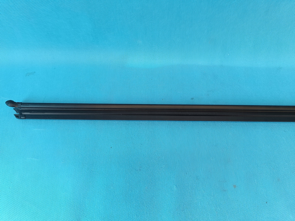 SKODA SUPERB 3 LIFT 2023 R WINDOW SCRAPER BAR LEFT FRONT 3V0837479