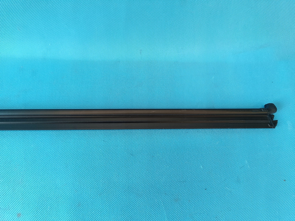 SKODA SUPERB 3 LIFT 2023 R WINDOW SCRAPER BAR LEFT FRONT 3V0837479