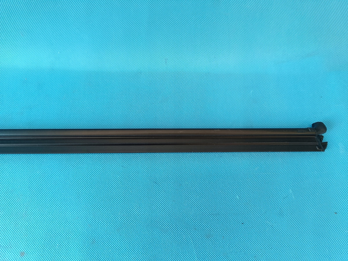 SKODA SUPERB 3 LIFT 2023 R WINDOW SCRAPER BAR LEFT FRONT 3V0837479