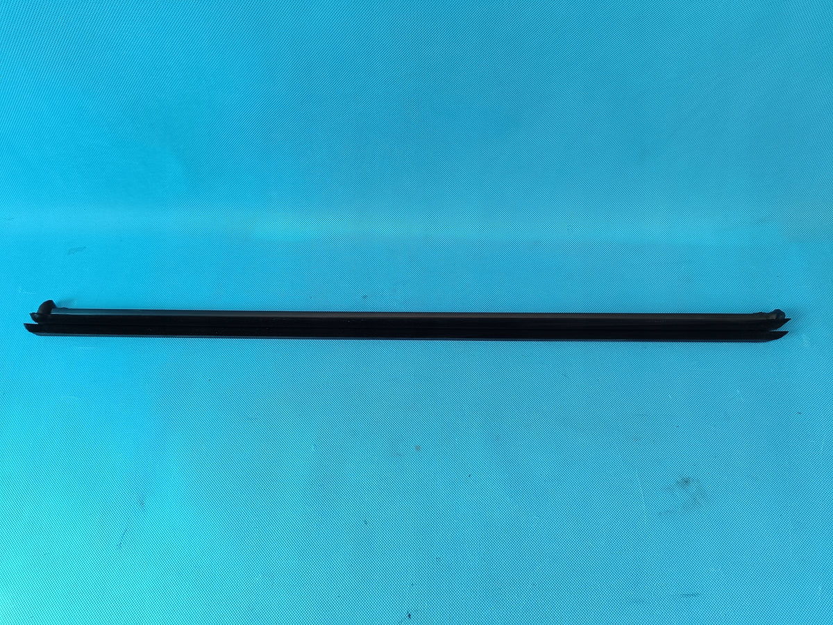 SKODA SUPERB 3 LIFT 2023 R WINDOW SCRAPER BAR LEFT FRONT 3V0837479
