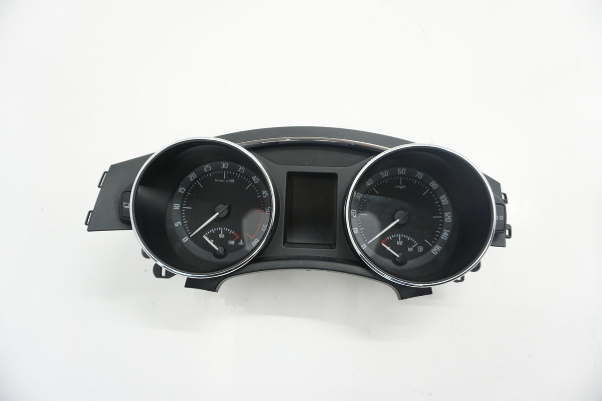 SKODA SUPERB II COMBINÉ D'INSTRUMENTS 3T2920940D VERSION ANGLAISE