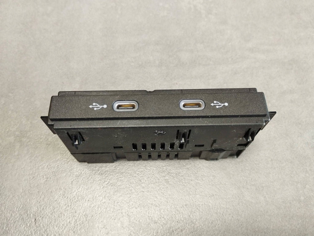 Seat Leon IV 2024 CONNECTOR USB PORT 5NA035736