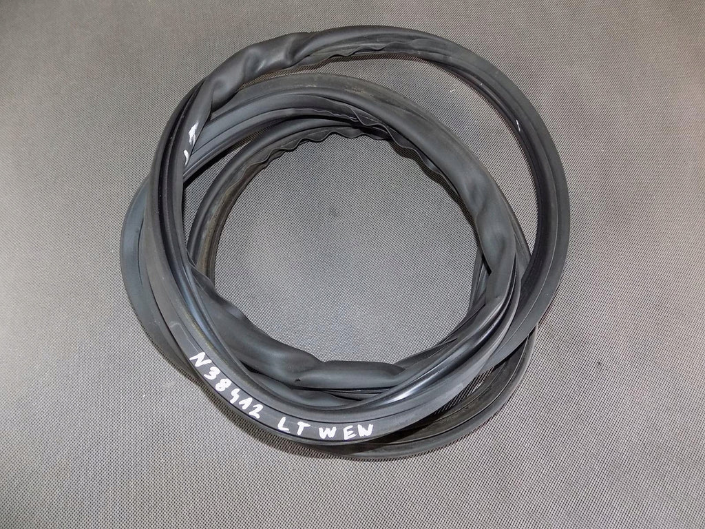 TOUAREG 7L DOOR SEAL LEFT REAR INTERIOR