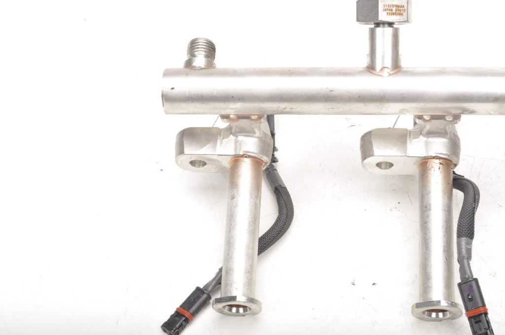VOLVO S60 II 2.0 T4 INJECTION RAIL 31478555