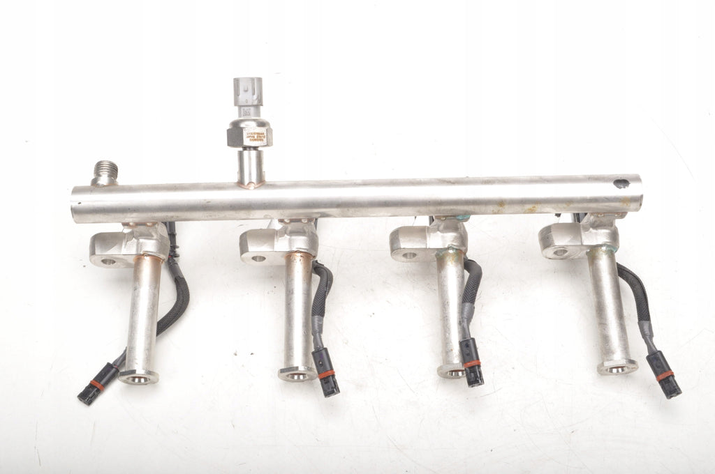 VOLVO S60 II 2.0 T4 INJECTION RAIL 31478555